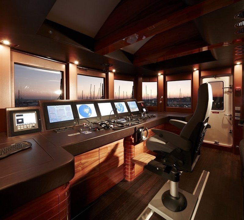 yacht pilot house